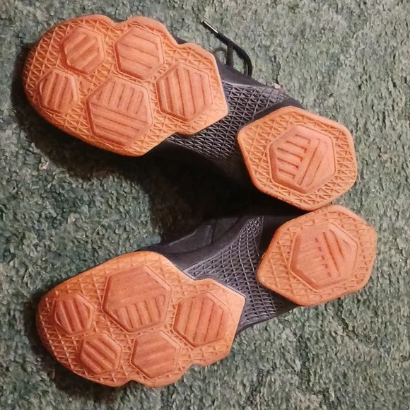 men's lebron james black lion 13. like new - Picture 8 of 10